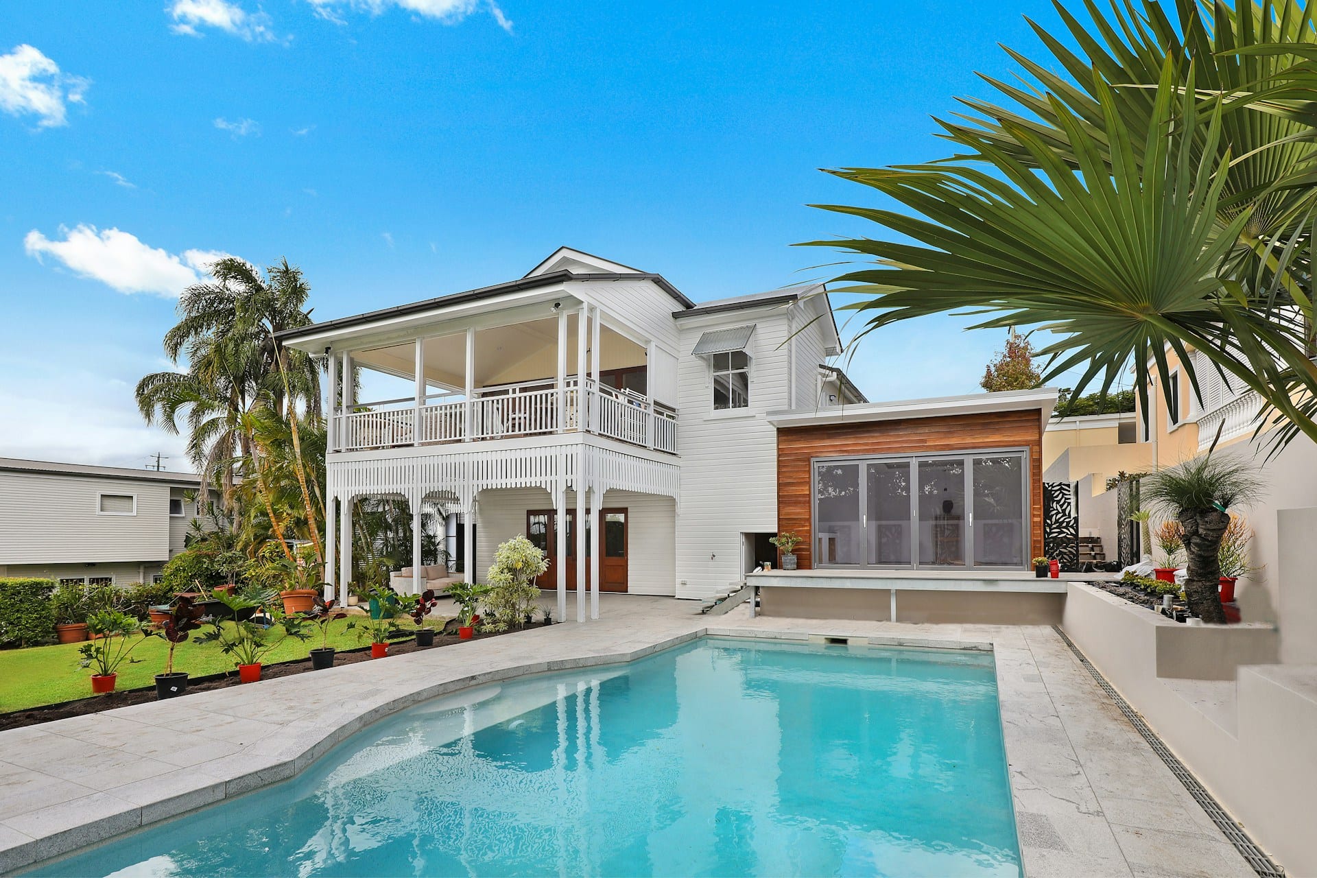 The Art of Swimming Pool Painting: How to Achieve a Refreshing and Long-lasting Facelift